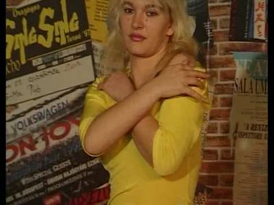 Blondine Williges ihre großen dicken und rasierte Muschi der Cam